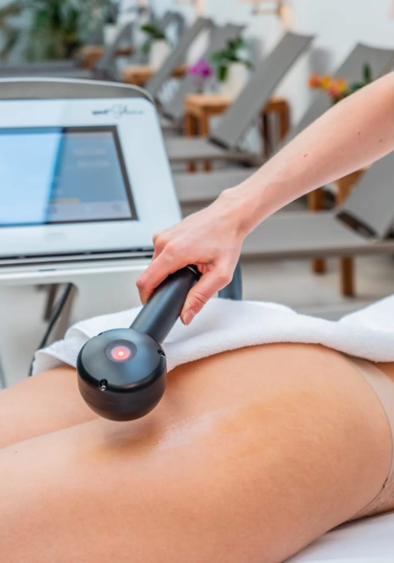 Cryothermaltherapie am Körper mit dem Handstück